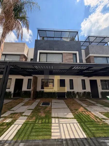 Casa Nueva en Venta en Lomas de Angelópolis Parque Aspen con Roof Garden y Amenid Casa Nueva en Venta en Lomas de Angelópolis Parque Aspen con Roof Garden y Amenid