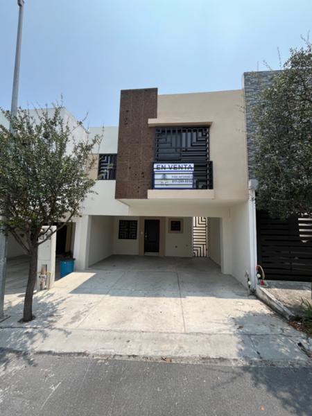 Hermosa Casa Recién Remodelada Frente al Parque en Altaria Residencial!