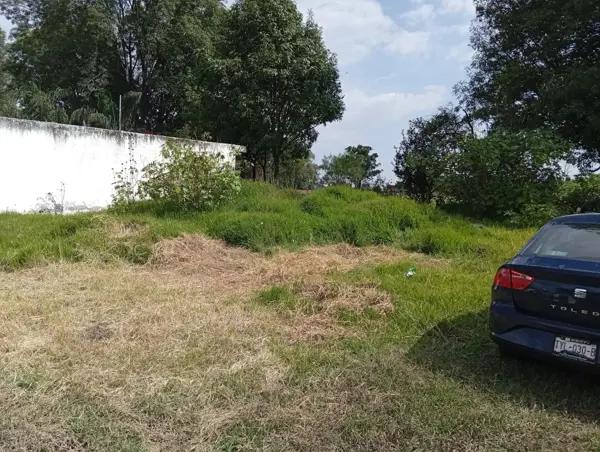 OPORTUNIDAD DE INVERSION EN TERRENO, CON DOBLE FRENTE Y ACCESO CON VIALIDAD DE CONCRETO HIDRAULICO,