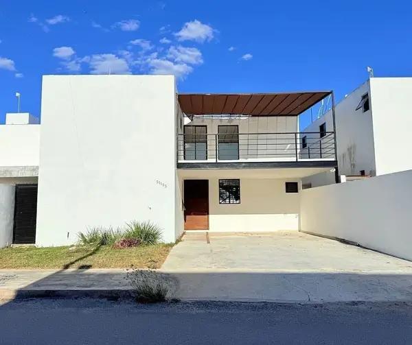 Casa en venta en Bellavista Dzityá con doble altura y alberca |