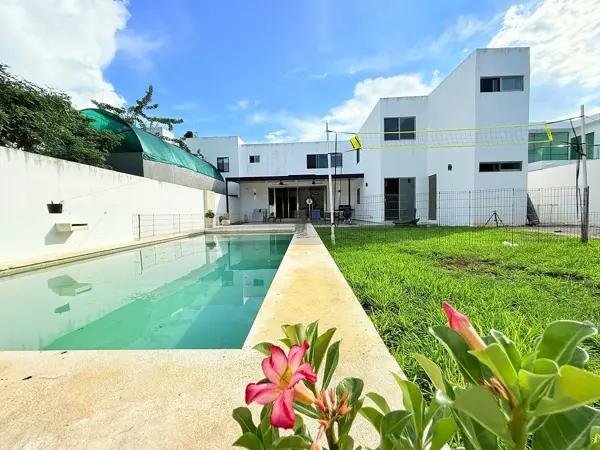 | Residencia hermosa en venta con alberca |