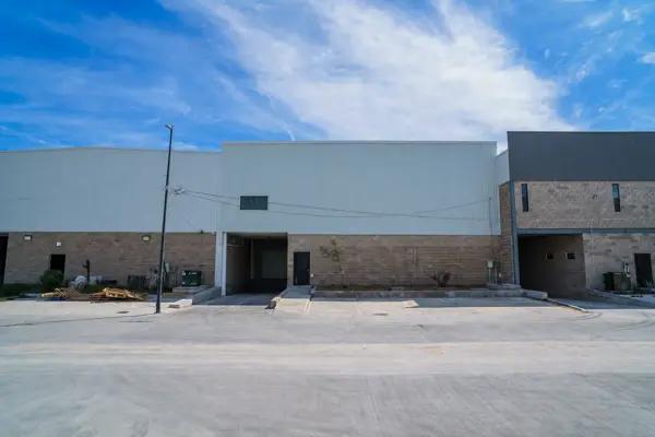 PARQUE INDUSTRIAL LOS MEZQUITES !!! BODEGA EN RENTA TOTALMENTE NUEVA LISTA PARA OPERAR