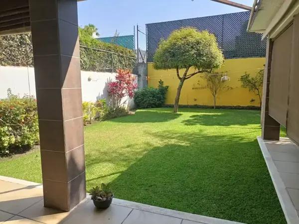 Casa sola dentro de Fracc. con vigilancia 24hs