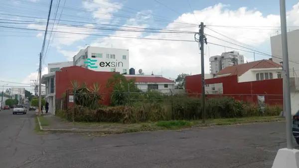 TERRENO EN RENTA EN ESQUINA CERCA DE PLAZA DORADA