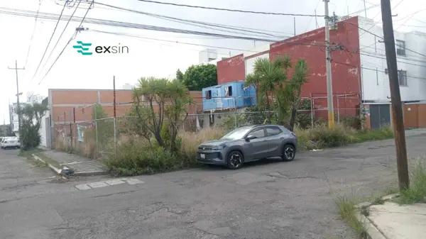 TERRENO EN RENTA EN ESQUINA CERCA DE PLAZA DORADA