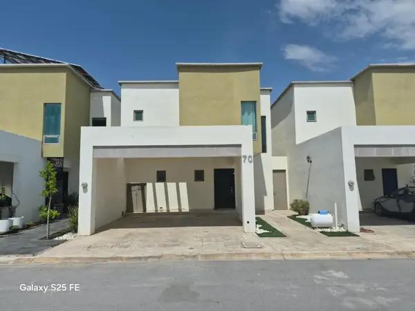 CASA EN RENTA CON CASA CLUB