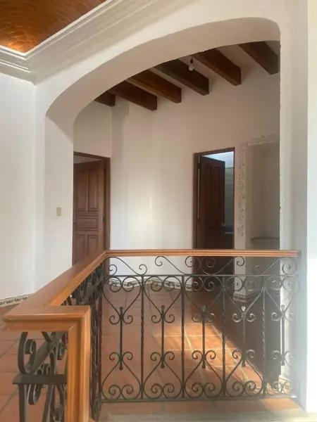 Agradable  Casa  sola sobre calle, Estilo Mexicano con amplios espacios. Lomas de cortes