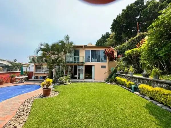 Residencia en Exclusiva Zona de Cuernavaca - Vive la Tranquilidad con Estilo Residencia en Exclusiva Zona de Cuernavaca - Vive la Tranquilidad con Estilo