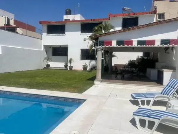 Compra Residencia en fraccionamiento con vigilancia al Sur de Cuernavaca