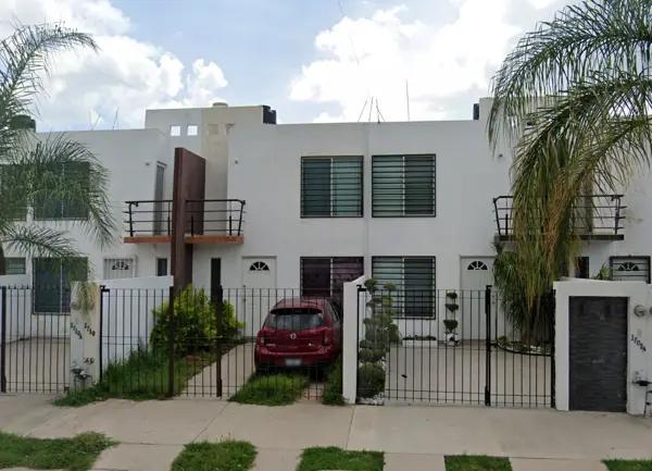 CASA EN JARDINES DE LOS NARANJOS-LEON GUANAJUATO