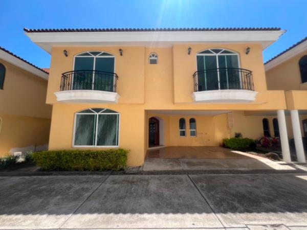 Casa en renta en Ciudad Granja
