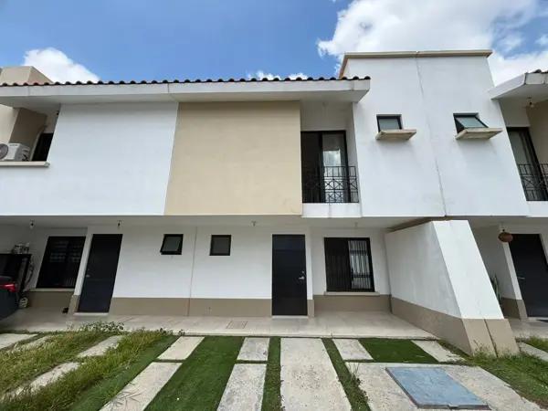 CASA EN VENTA EN VALLE DEL ROBLE CASA EN VENTA EN VALLE DEL ROBLE