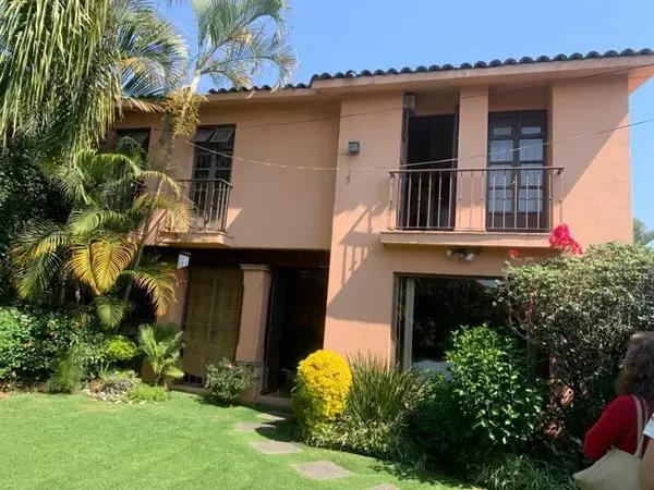 Casa en Privada con Portón Eléctrico – Confort, Privacidad y Espacios para Disfrutar
