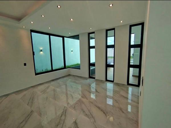 Excelente Casa Acabados de Lujo