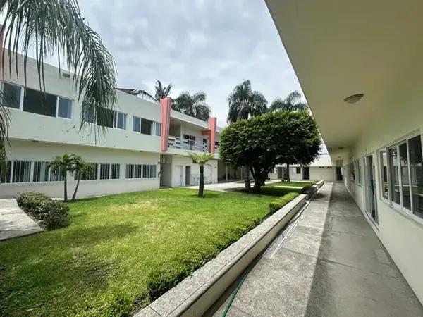 Excelente ubicación, ideal para clínica, escuela, oficinas, consultorios o centro de negocios.