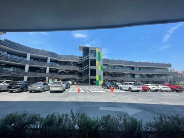 Local Comercial en Renta en San Pedro, Plaza Saaghi