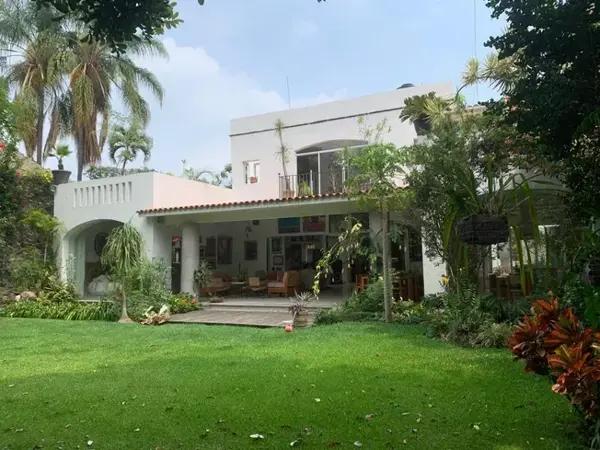 Venta de residencia  en exclusivo kloster de solo 8 casas ofrece comodidad seguridad áreas verdes