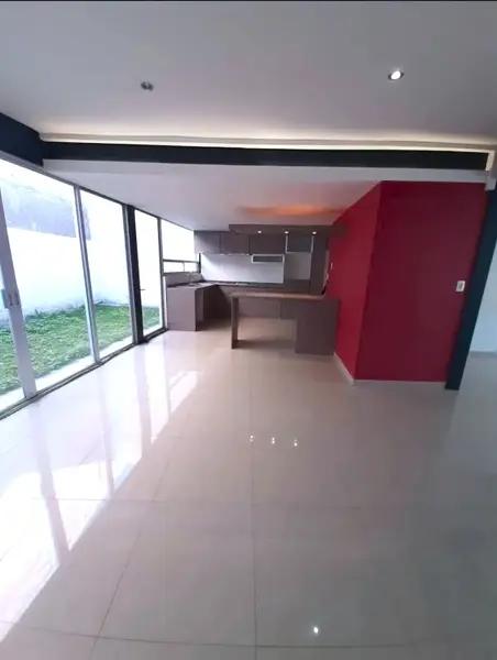 Casa con vigilancia en venta a unos pasos de LOMAS VERDES