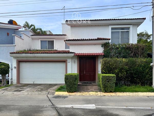 CASA EN RENTA EN JARDIN REAL, ZAPOPAN