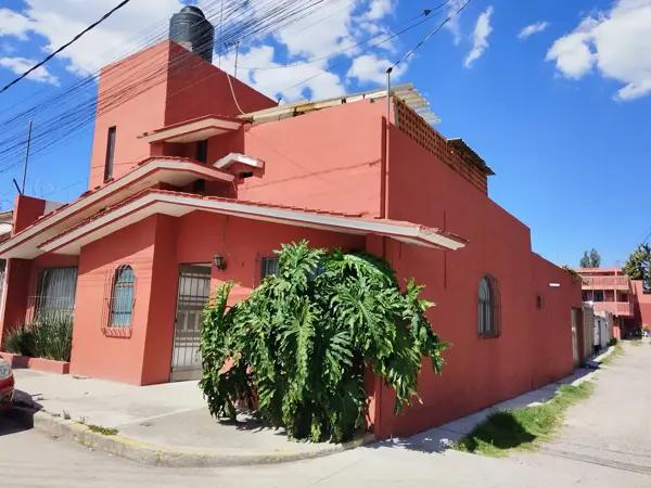 Casa en venta con amplios espacios y excelente ubicación