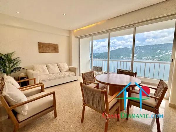 Departamento con 2 recámaras, terraza y vista a la bahía de Puerto Marqués