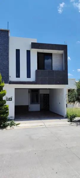 CASA CON EXCELENTE CONSTRUCCIÓN Y ACABADOS