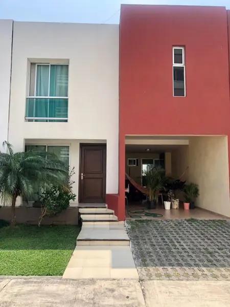 RENTO CASA A UNA CUADRA DEL BOULEVARD Y DE LA PLAYA EN FRACCIONAMIENTO PRIVADO