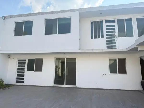 Casa en Venta en Tláhuac: Amplia y Funcional Residencia con Acceso a Servicios JX