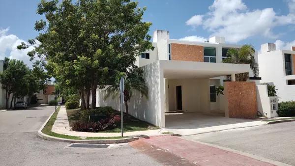 CASA EN VENTA EN MERIDA EN PRIVADA CERCA DE LA MACROPLAZA