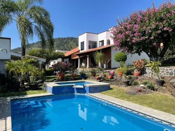 Casa en venta en Rodolfo López de Nava (Los Naranjos), Cuernavaca, Morelos Casa en venta en Rodolfo López de Nava (Los Naranjos), Cuernavaca, Morelos