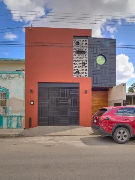 | Residencia en venta con diseño industrial tropical en el corazón de Mérida |