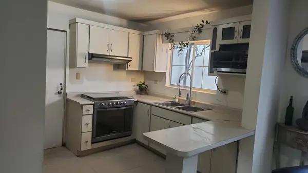 CASA EN RENTA EN RESIDENCIAL SENDEROS AMUEBLADA