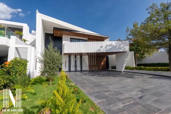 Exclusiva Residencia de Lujo con Alberca y Sauna en El Bosque Country Club