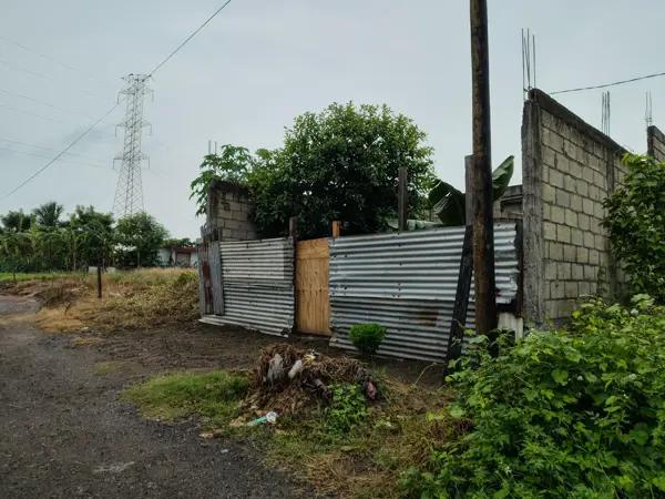 VENDO TERRENO CON CONSTRUCCION A 2 CUADRAS DEL FRACCIONAMIENTO HACIENDA LA PARROQUIA