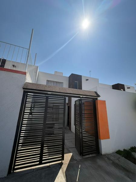 CASA EN VENTA FRACC LAS ESTRELLAS CON ALBERCA