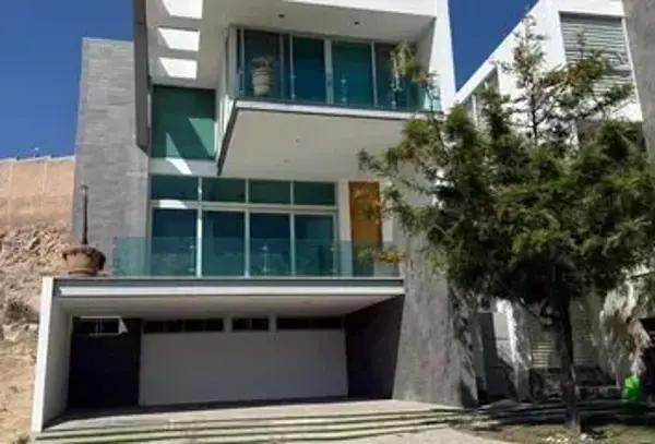 Casa en venta - Pedregal 2