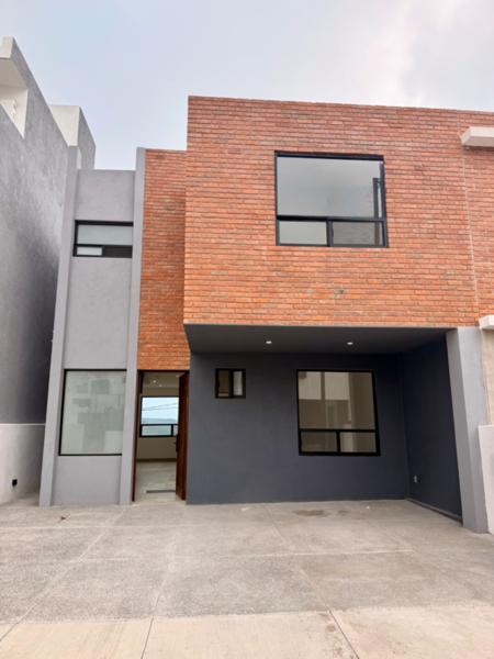 INCREÍBLE CASA DE AUTOR  CON SÓTANO Y 5 habitaciones con BAÑO COMPLETO además VISTA ESPECTACULAR