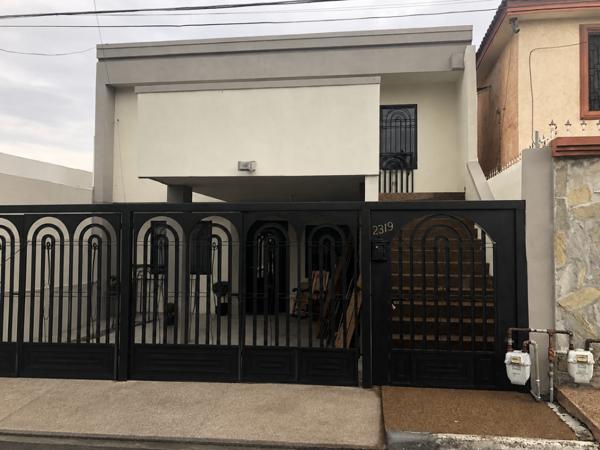 CASA EN VENTA DIVIDIDA EN 2 DEPARTAMENTOS EN MONTERREY