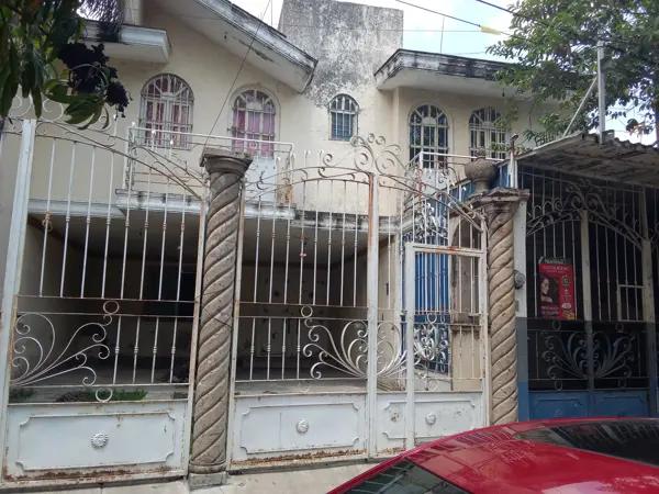 Casa Comercial en Renta en  Avenida Alamedas de Zalatitán, Tonalá: Amplia y Bien Ubicada