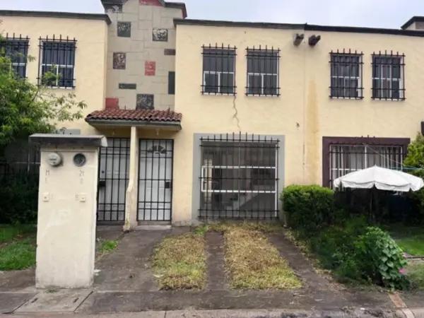 Casa en Venta en Toluca, Valle de la Hacienda con 3 Recámaras y Jardín