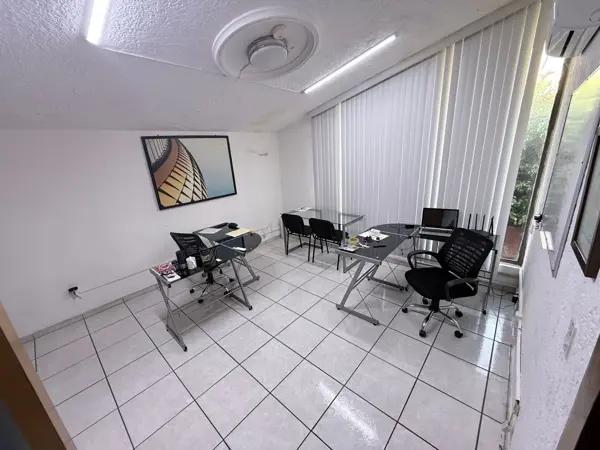 Oficina en renta en Guadalupe con servicios incluidos