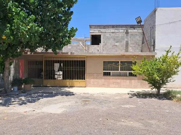 Colonia Profesionistas, casa de una planta  ( 60 m2 en obra negra en planta alta) $1,350,000.00