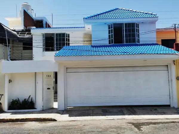 CASA EN VENTA EN FRACC. JARDINES DE MOCAMBO