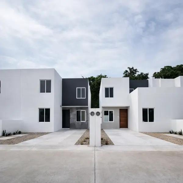 Casa en Venta en Punto Mar Residencial, Manzanillo | 4 Recámaras, Alberca y Seguridad 24/7 | Desde $