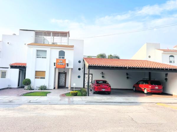 Casa en venta en Santa Bárbara, Torreón, Coahuila con amplio jardín