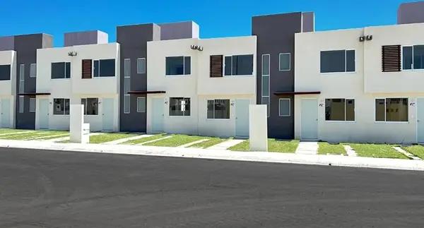 Casa en Venta en Huehuetoca: Condominio Residencial con Amenidades