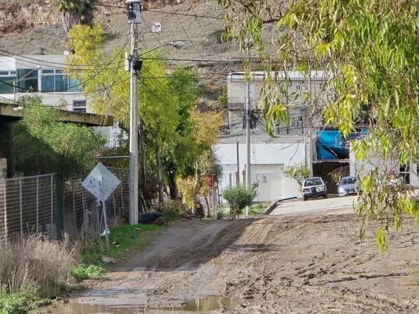 Terreno con servicios en Colinas del Sol, Tijuana