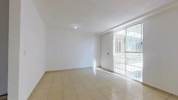 Departamento en Venta en Agrícola Oriental, Ciudad de México: 2 Recámaras, Balcón y Más JX