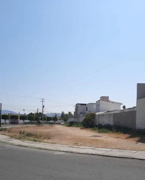 Terreno en RENTA con uso de suelo comercial en Fracc Pirámides, Corregidora, Qro