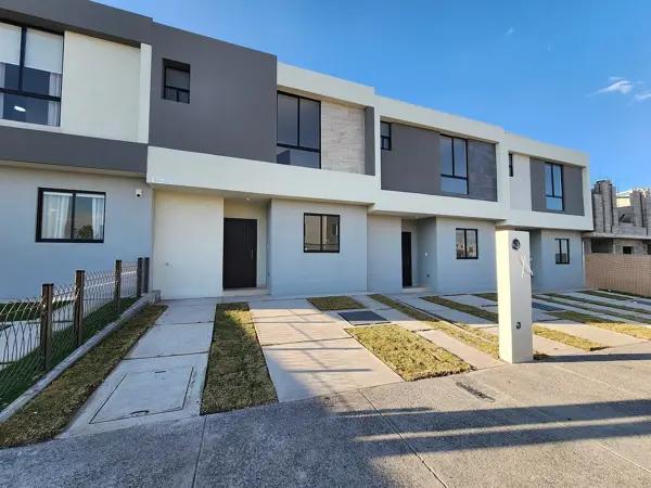 CASA EN PREVENTA EN ZIRÉ, de dos HAB con opción recámara # 3, en planta baja